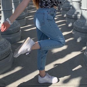 Zara Light Wash High Waisted Denim Mom 